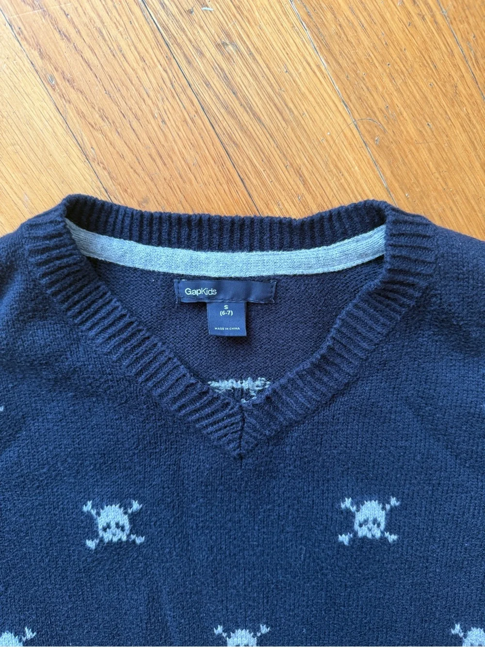 Boys small (6-7) Gap Kids Skull Sweater